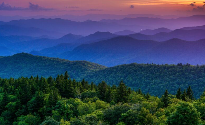 Blue Ridge Parkway and Appalachian mountains representing the Church Hill and Mount Carmel Tennessee area